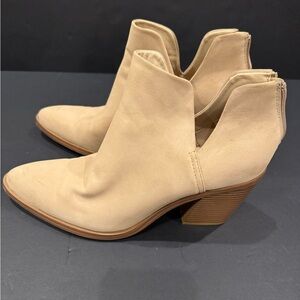 Women's Tan Ankle Boots. Size 10